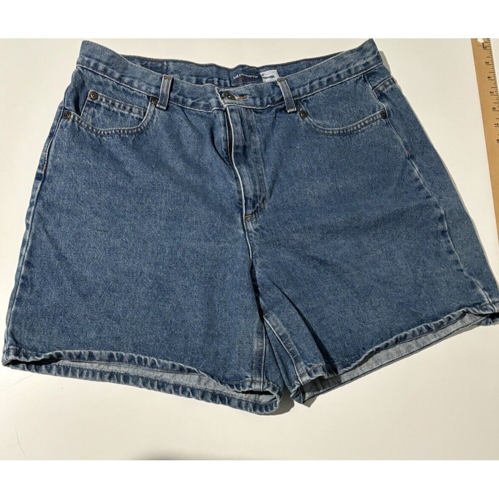 Liz Claiborne Vtg. Sz16 Petite Classic Denim Shorts waist 34 beach, and walking